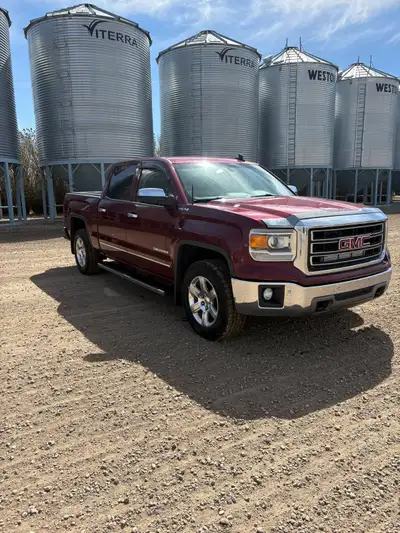 2015 GMC sierra 1500 slt. 5.3 engine. 4x4. Leather interior. Heated and cooled front seats. Backup c...