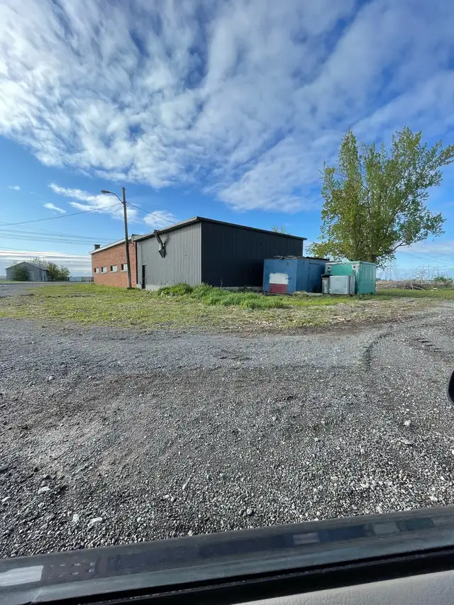 Espace industriel à louer avec grand espace extérieur in Other Business & Industrial in Longueuil / South Shore - Image 10