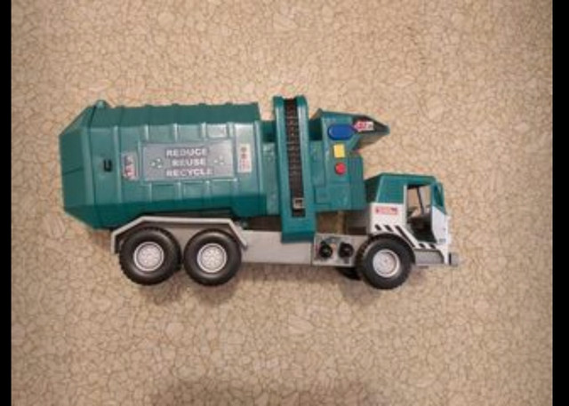 Tonoka garbage truck takes batteries makes noise in Toys & Games in Edmonton
