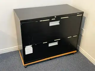 Classeur 2 tiroirs en acier format légal in Desks in Longueuil / South Shore - Image 2