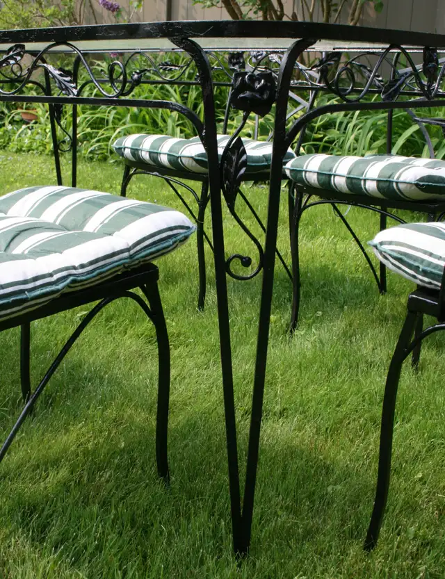 PATIO SET 13 pc REAL Cast Iron in Patio & Garden Furniture in Oakville / Halton Region - Image 4