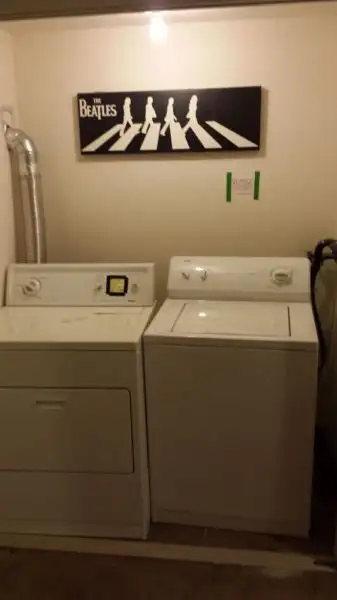 York University Village - Large Room for rent in Room Rentals & Roommates in City of Toronto - Image 3
