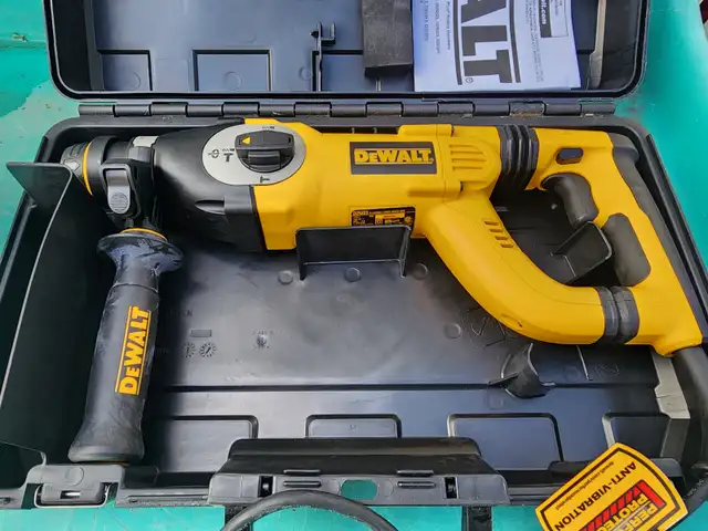 Dewalt D25223 D Handle 3 Mode SDS Hammer Drill Hard Plastic Case in Power Tools in Windsor Region - Image 8