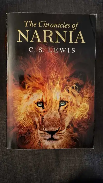 Fantaisy / Youth The Chronicles of Narnia, full 7 Volumes in one book C. S. LEWIS Paperback 20$ nego...
