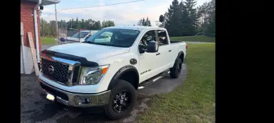 Nice clean one owner truck low Km truck. 5.0 Cummins with Aisins Transmission. Crew Cab 4x4 95000 km...