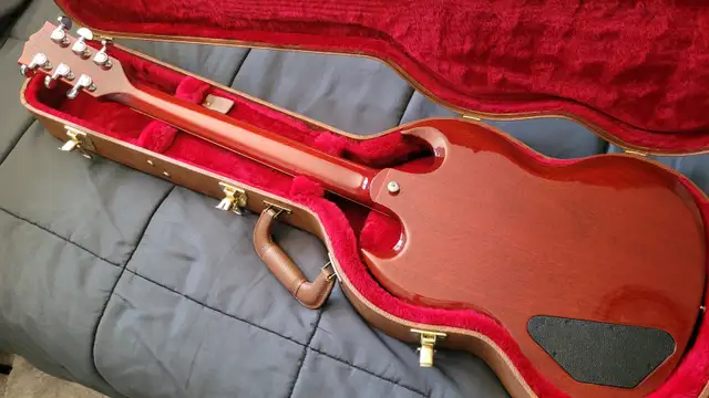 Gibson 2018 SG Standard in Guitars in Ottawa - Image 5