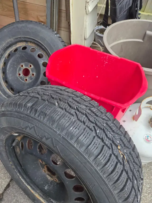Winter force winter tires and rims off a 2215/60/R16 in Tires & Rims in Mississauga / Peel Region - Image 6