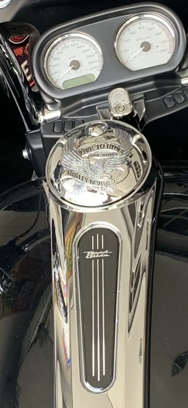 HD Road Glide - Like New! Cash or Trade in Touring in Sarnia - Image 8