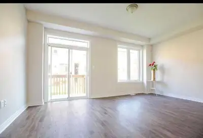 Town house with 3 bedrooms and 2.5 bathroom. Beautiful Townhouse each room has good spacious room. w...