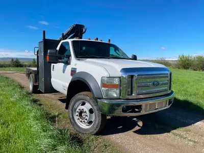 This 2008 FORD F450 truck has a powerstroke diesel engine with 246919 km on it. The Crane is a Hiab...