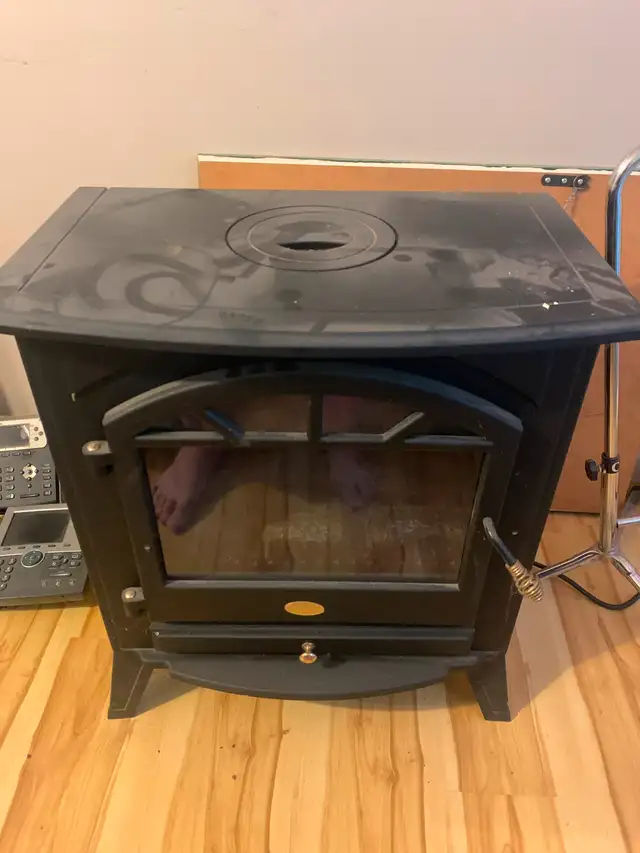 Electric Heater Wood Stove Display (Located in Creston) in Fireplace & Firewood in Cranbrook - Image 2