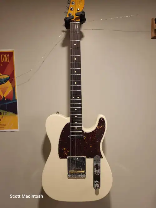 *Would trade for butterscotch model* 2025, played little. No fret wear. Ding near input jack, bought...
