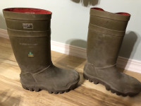 Dunlop  size 10 mens rubber boots