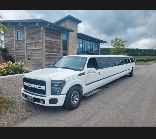 LIMOUSINES  &  SUV LIMOS ♡ in Entertainment in St. Catharines