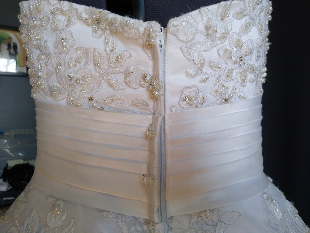 Size 12 Ball Gown Wedding Dress  in Wedding in Bedford - Image 3