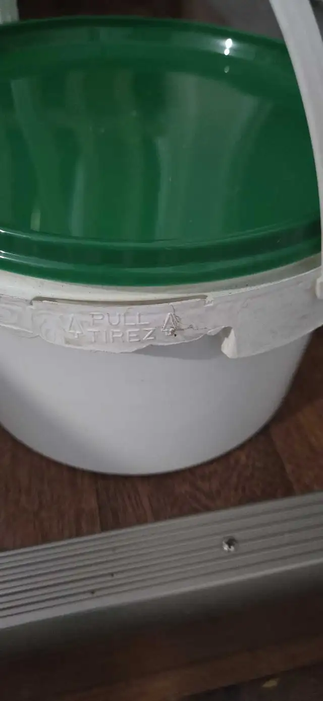 Plastic Pail 2.5 liters in Storage & Organization in St. Catharines - Image 4