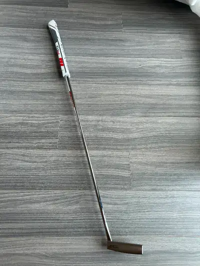 Putter used only two rounds. You can see in photos it is basically new. Comes with Super Stroke grip...
