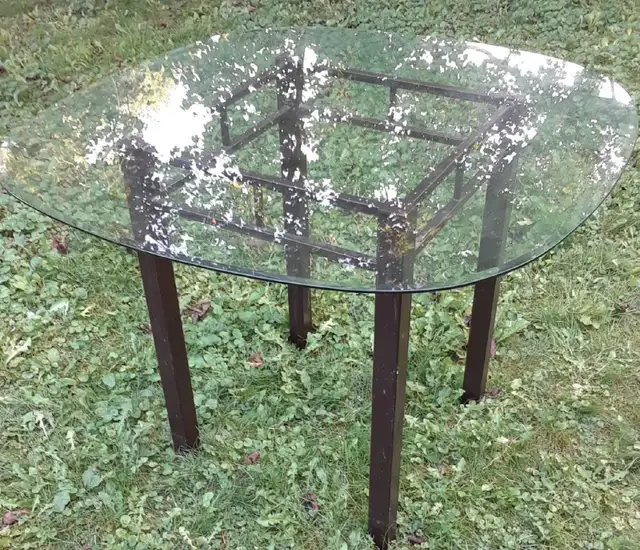 glass top dining table in Dining Tables & Sets in Kingston - Image 2