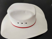 Chapeau de cowboy pour femmes.  Neuf, acheté à Calgary.