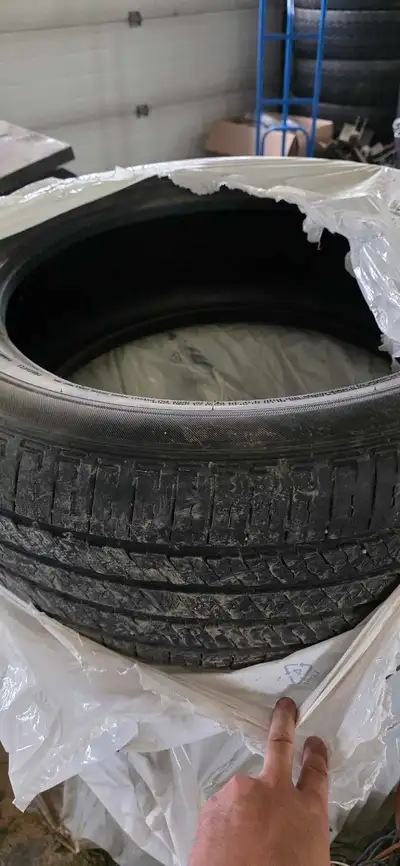Tread at 80%+ These are $365 new at Canadian Tire Set of 4 Bridgestone Ecopia HL422+ M+S 265/50r20