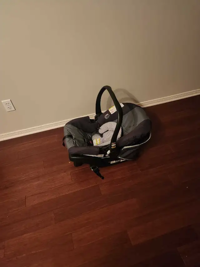 Baby Infant car seat in Strollers, Carriers & Car Seats in Ottawa - Image 4