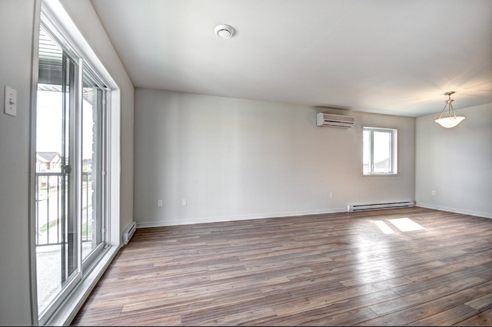 Condo 4 1/2 pour louer / 4 1/2 Condo for rent 2