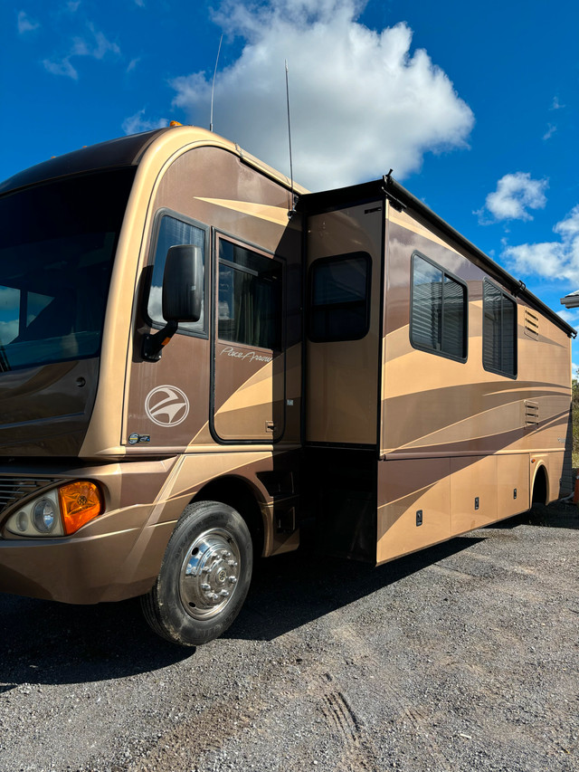 Fleetwood, Pace Arrow 36D Motor Home W24 Chassis Chevy 8.1 L in RVs & Motorhomes in Belleville