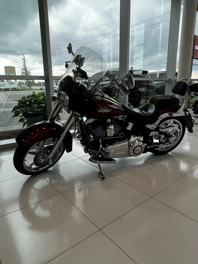 2012 Harley Davidson FLSTSE3 CVO Softail Convertible-LOW MILEAGE in Street, Cruisers & Choppers in London - Image 10