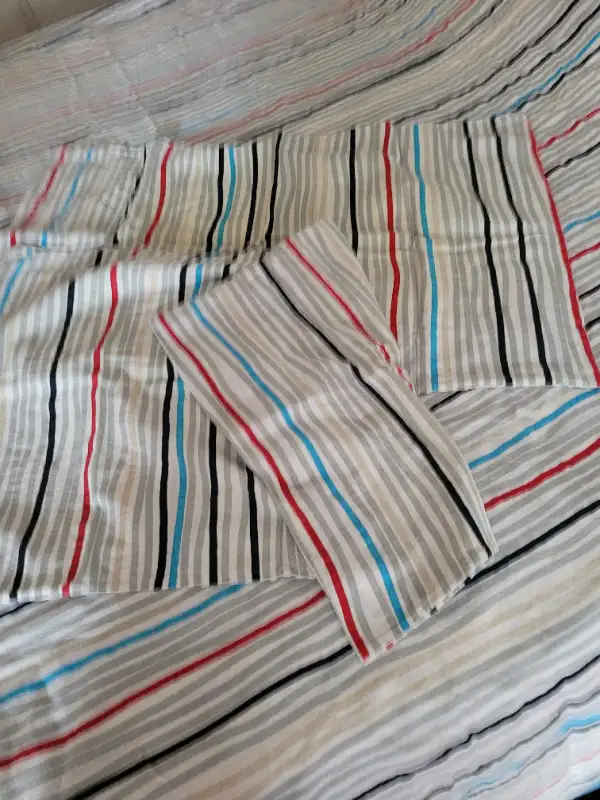 Duvet Cover and pillow cases in Bedding in Kitchener / Waterloo - Image 5