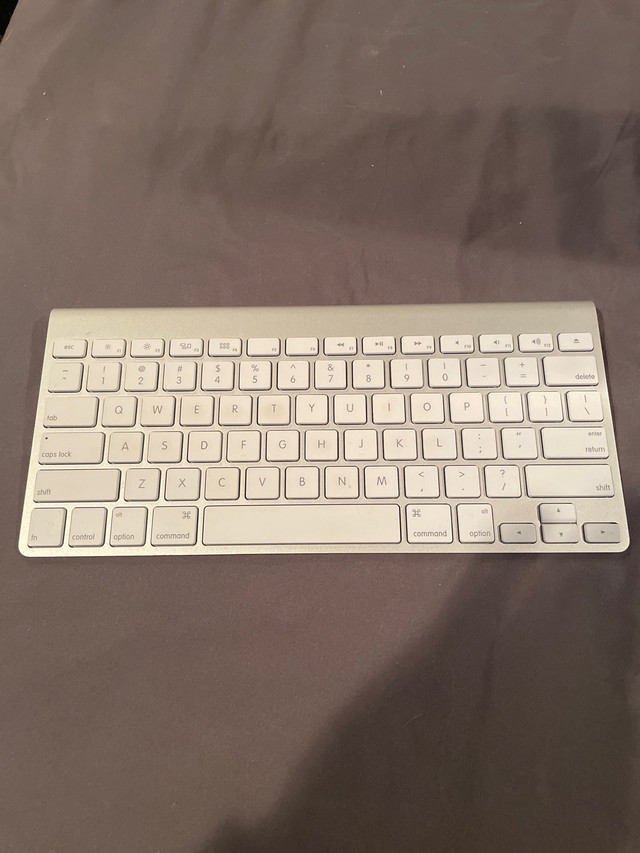 Apple keyboard in Mice, Keyboards & Webcams in La Ronge