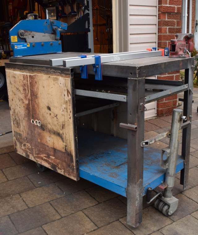 Work bench very solid on wheels 24" x 48" x 30" in Tool Storage & Benches in Mississauga / Peel Region - Image 4