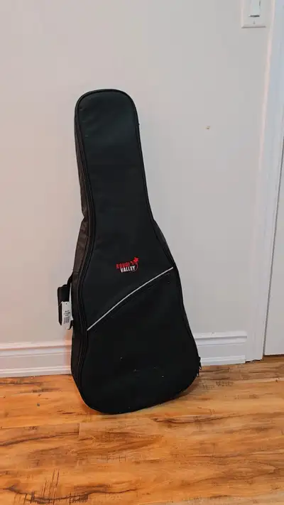 Rouge Valley Guitar Bag, View more