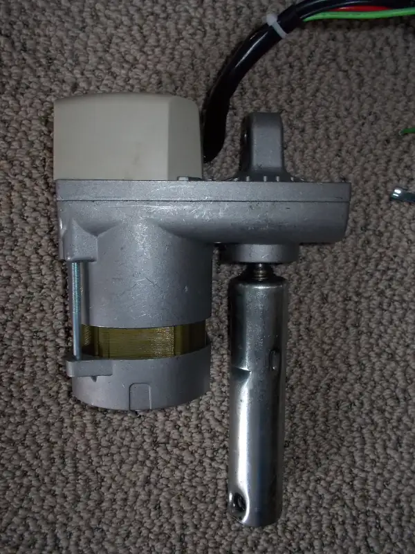 Treadmill Parts: Lift, Roller, Belt, Bearings Bar in Exercise Equipment in London - Image 3