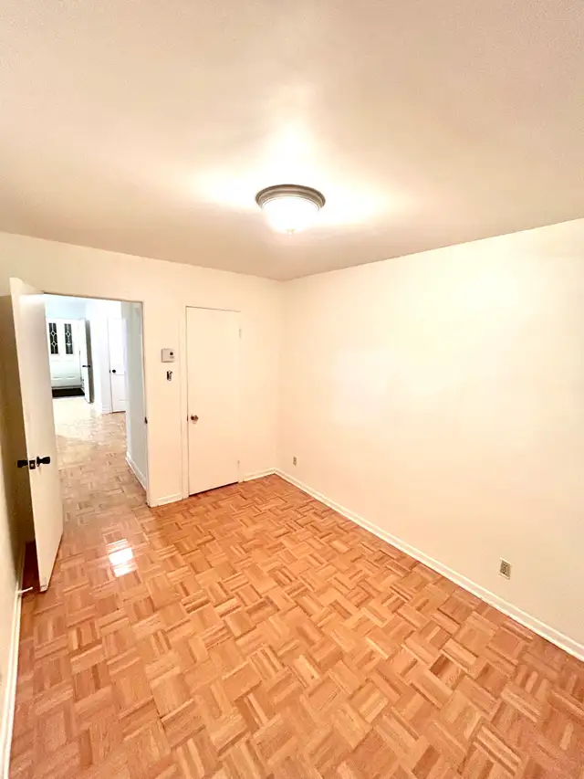 Grand 5 1/2 avec cour et garage à louer in Long Term Rentals in City of Montréal - Image 8
