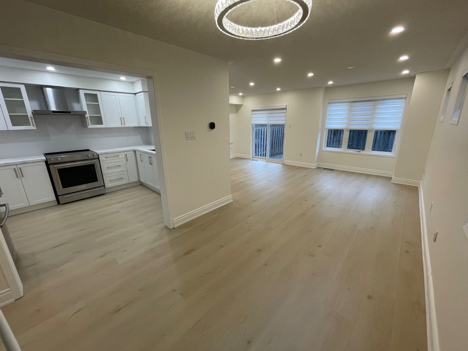 Renovated 3 Bedroom Townhouse for Rent in Mississauga $3200 2