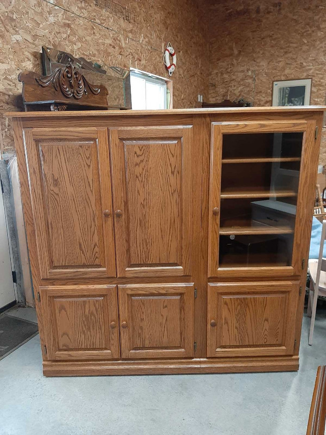 Solid oak cabinet in great condition in Hutches & Display Cabinets in Peterborough
