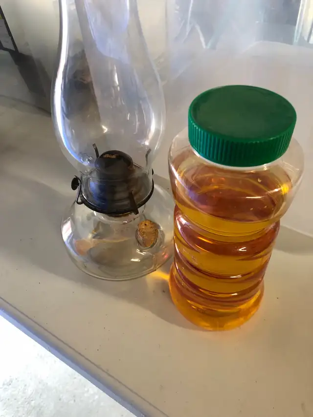 Vintage Oil Lamp with fuel in Other in City of Toronto - Image 4