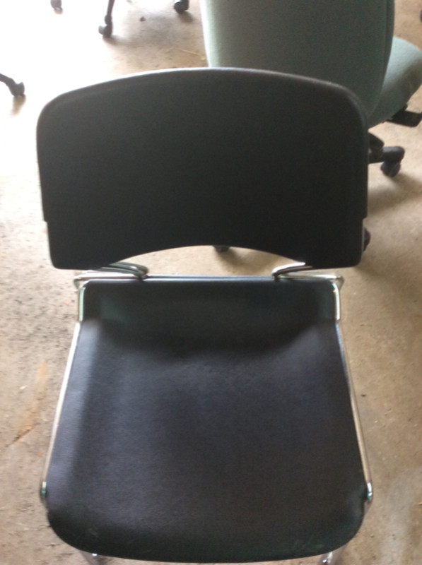 Chaise de bureau ajustable sur roulettes à vendre à Hemmingford in Chairs & Recliners in Longueuil / South Shore - Image 2