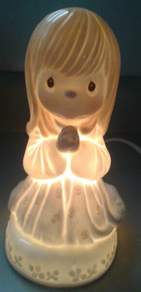 Precious Moment Little Girl Praying Lamp / Night Light