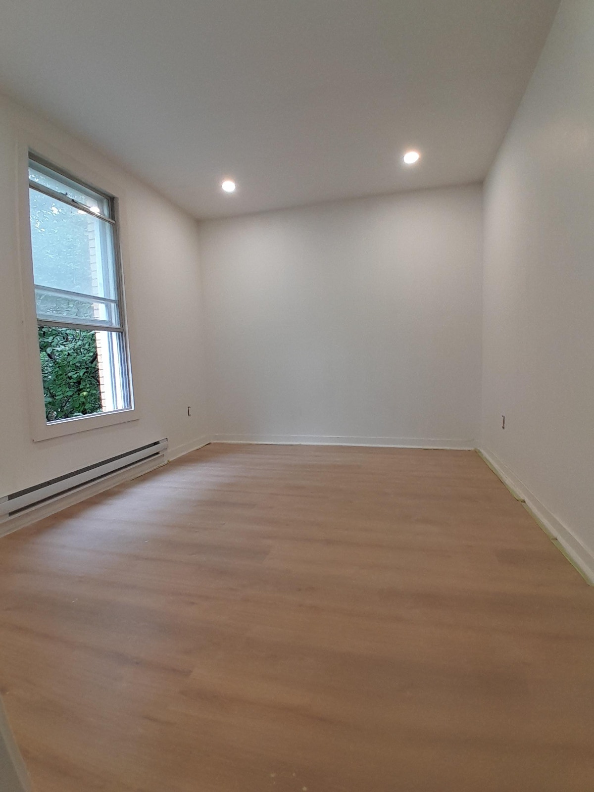 **1 mois gratuit** Grand 5 1/2 rénové, parc Lafontaine $2100 — photo 2
