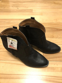 NWT Women's Black Boots Size 9