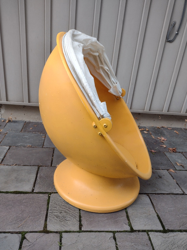 IKEA Swivel Chair Childs Pod Egg Chair   in Chairs & Recliners in Markham / York Region