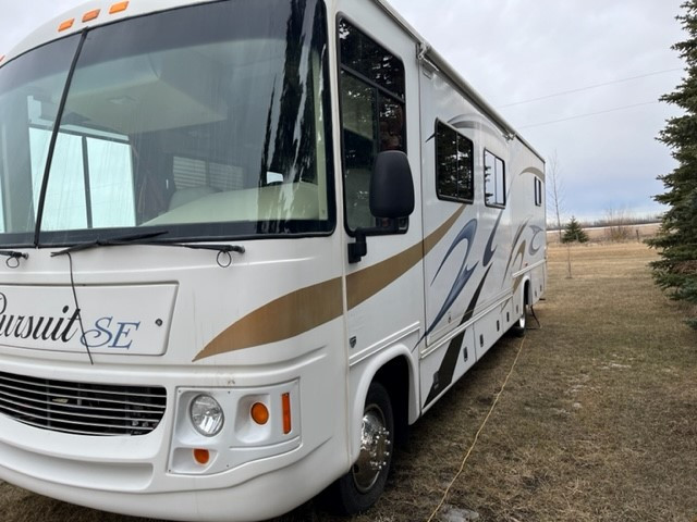 Pursuit SE by Georgie Boy Motorhome 2007 34 ft in RVs & Motorhomes in Edmonton