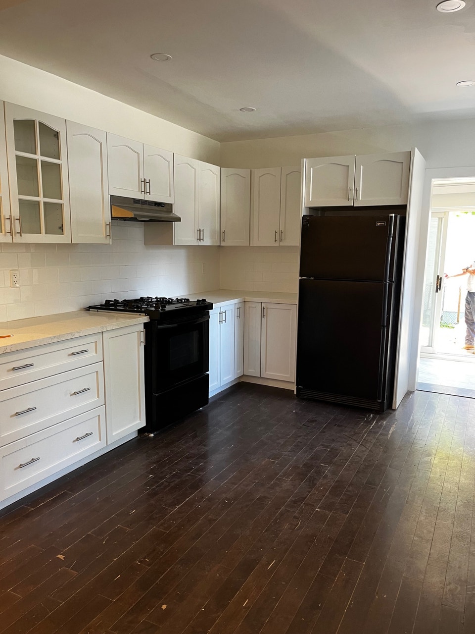 BIG & BRIGHT with BACK DECK - 2 BEDROOM + DEN APARTMENT $1895/m 4