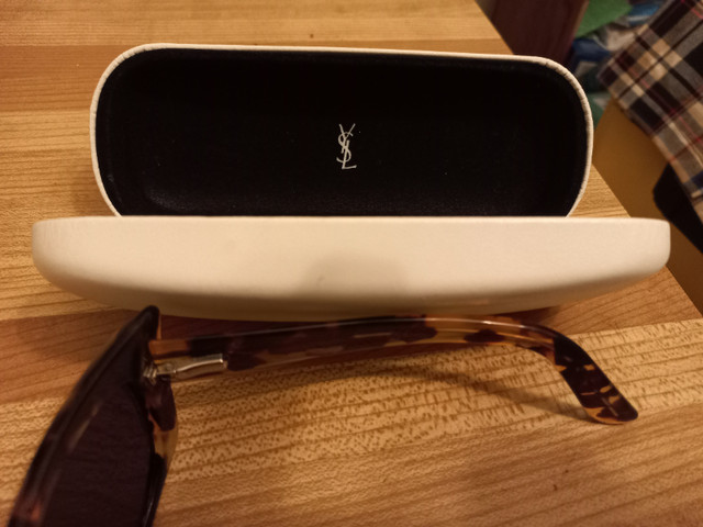 YSL sunglasses plus case in Women's - Other in Mississauga / Peel Region - Image 4
