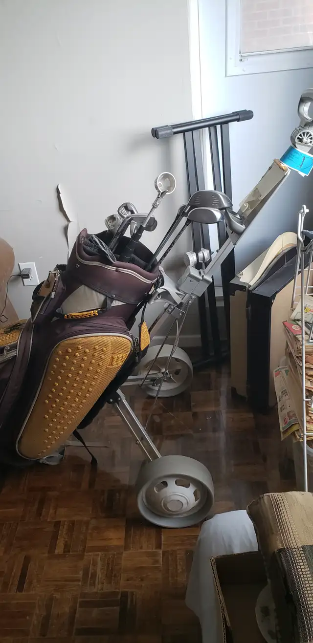 Callaway golf clubs w/ Cart in Golf in Ottawa - Image 2