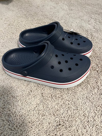 “Off Court Clog” Kid’s Crocs - new 