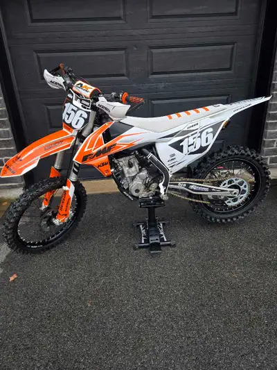 Bonjour je vends mon 250 ktm, il en très bon état. Démarre au quart de tour et aucun frais à prévoir...