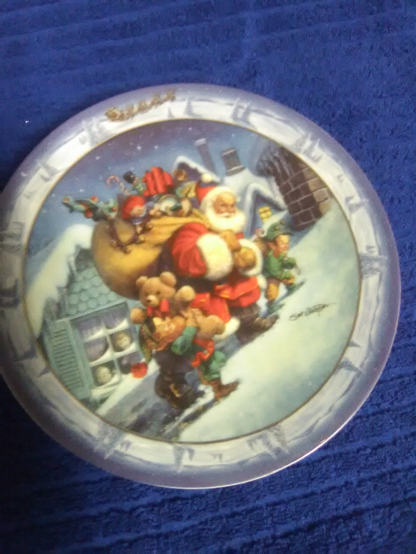 XMAS PLATES..BUY THREE AND GET THE 4TH ONE FREE in Holiday, Event & Seasonal in Barrie