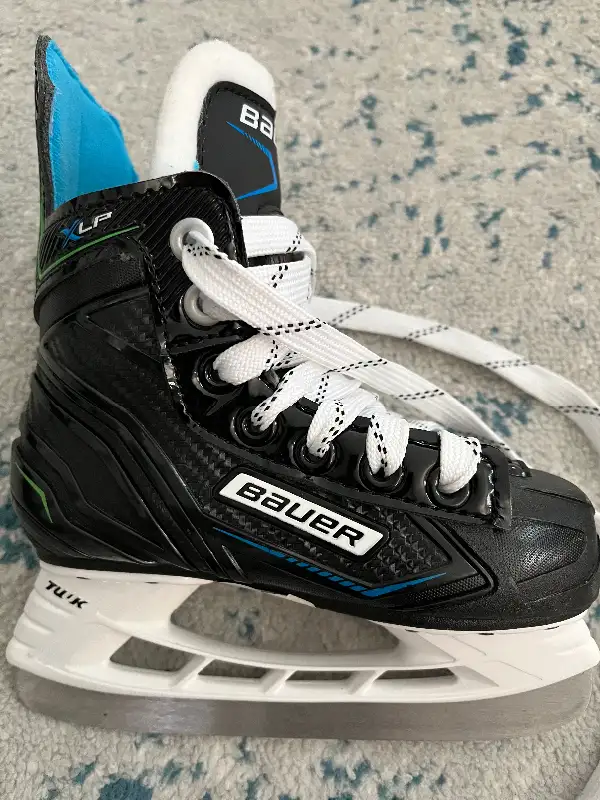 Skates - Bauer Youth - XLP in Skates & Blades in Windsor Region - Image 2